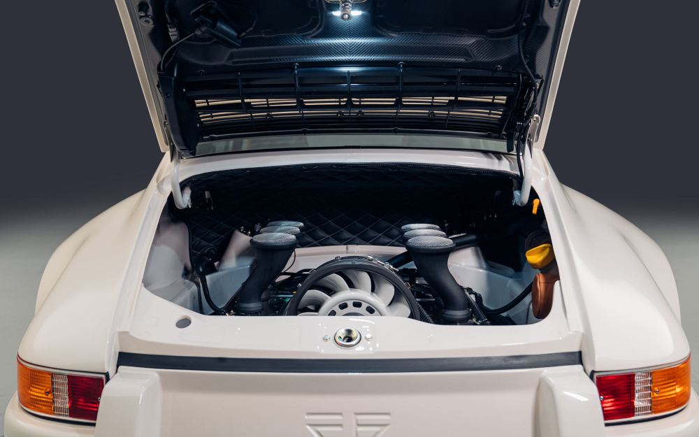 Cream Coupé, a Porsche 911 (964) reimagined by Theon Design: close-up of the engine bay