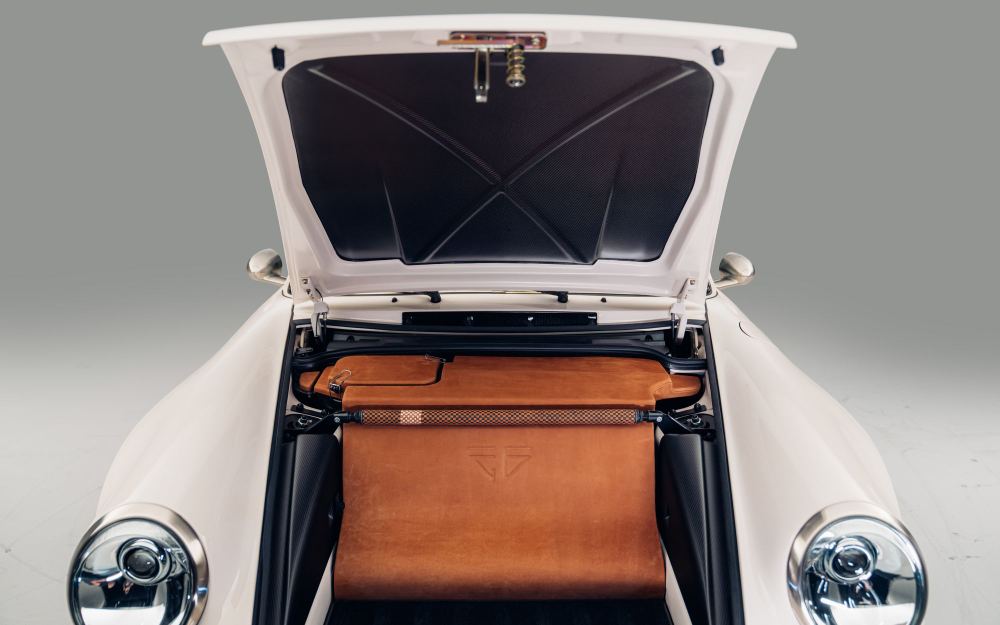 Cream Coupé, a Porsche 911 (964) reimagined by Theon Design: front luggage compartment trimmed in tan leather