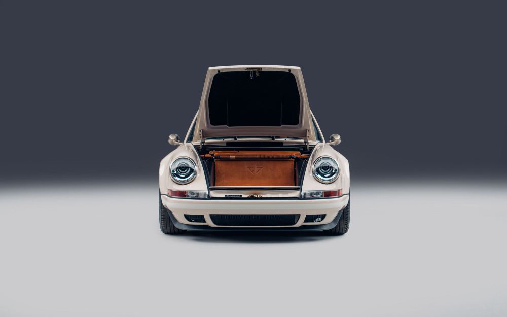 Cream Coupé, a Porsche 911 (964) reimagined by Theon Design: front view with the luggage compartment open