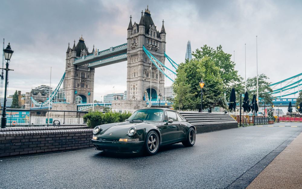 Dark Green Coupé, a Porsche 911 (964) reimagined by Theon Design, photograph 1