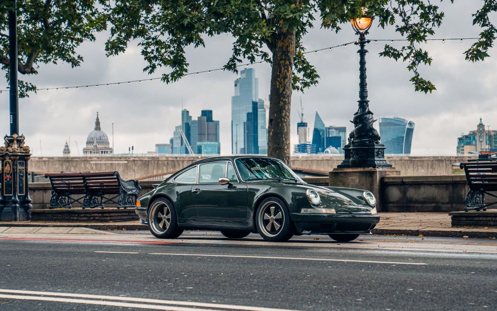 Dark Green Coupé, a Porsche 911 (964) reimagined by Theon Design, photograph 4