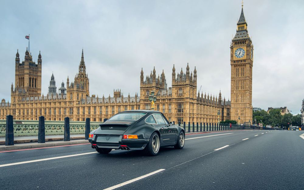 Dark Green Coupé, a Porsche 911 (964) reimagined by Theon Design, photograph 8