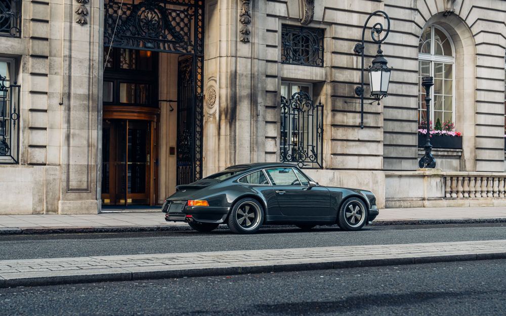 Dark Green Coupé, a Porsche 911 (964) reimagined by Theon Design, photograph 9