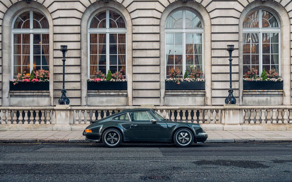 Dark Green Coupé, a Porsche 911 (964) reimagined by Theon Design, photograph 10