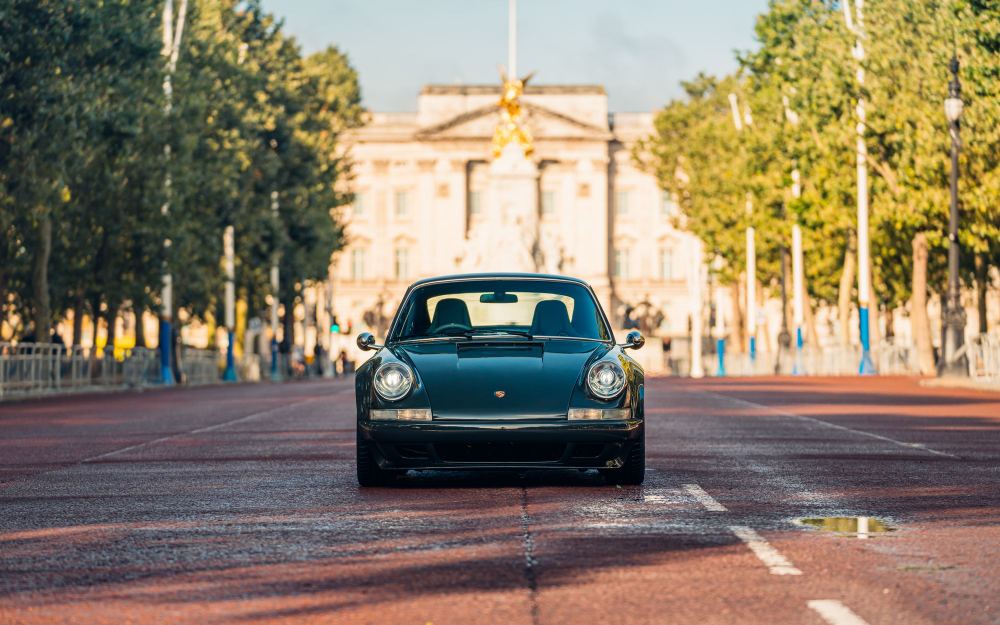 Dark Green Coupé, a Porsche 911 (964) reimagined by Theon Design, photograph 11