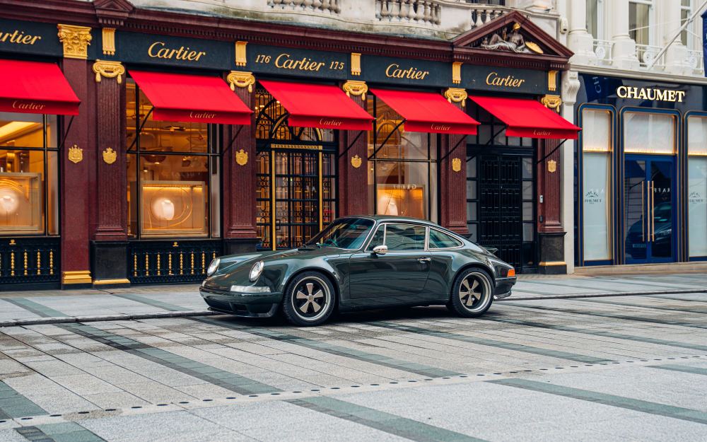 Dark Green Coupé, a Porsche 911 (964) reimagined by Theon Design, photograph 14