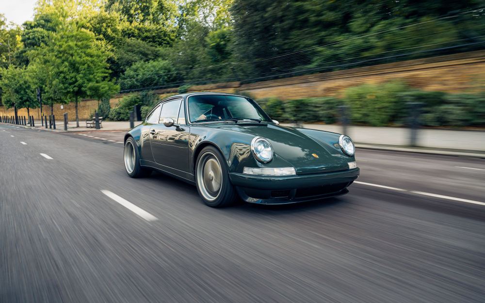 Dark Green Coupé, a Porsche 911 (964) reimagined by Theon Design, photograph 15