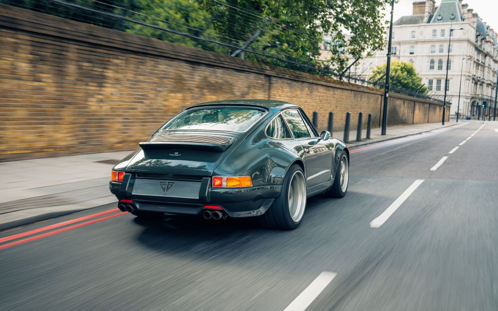 Dark Green Coupé, a Porsche 911 (964) reimagined by Theon Design, photograph 16