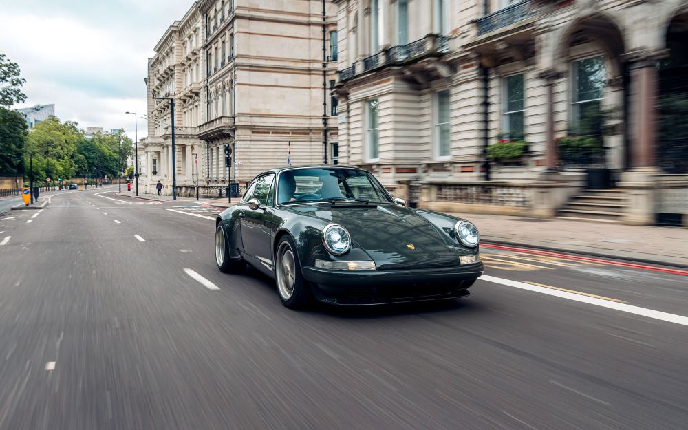 Dark Green Coupé, a Porsche 911 (964) reimagined by Theon Design, photograph 17