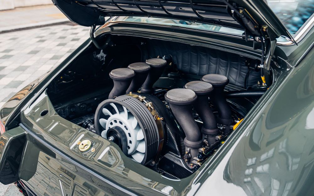 Dark Green Coupé, a Porsche 911 (964) reimagined by Theon Design, photograph 18