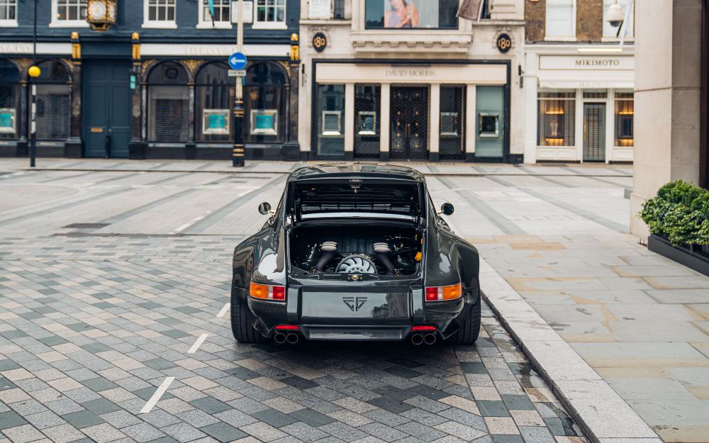 Dark Green Coupé, a Porsche 911 (964) reimagined by Theon Design, photograph 20