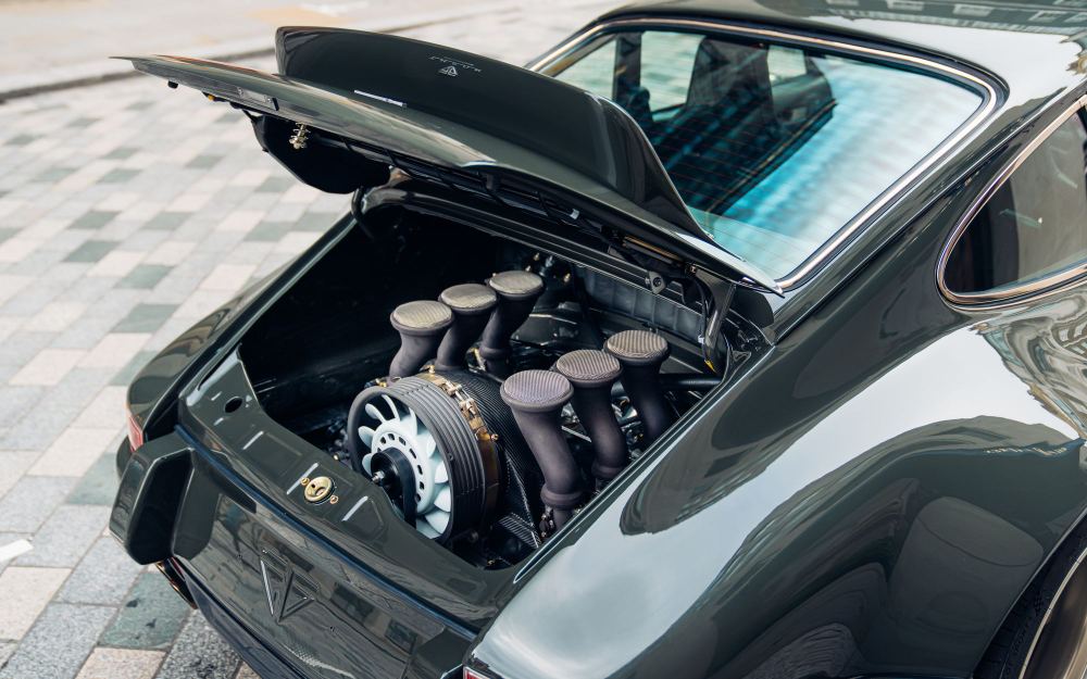 Dark Green Coupé, a Porsche 911 (964) reimagined by Theon Design, photograph 21