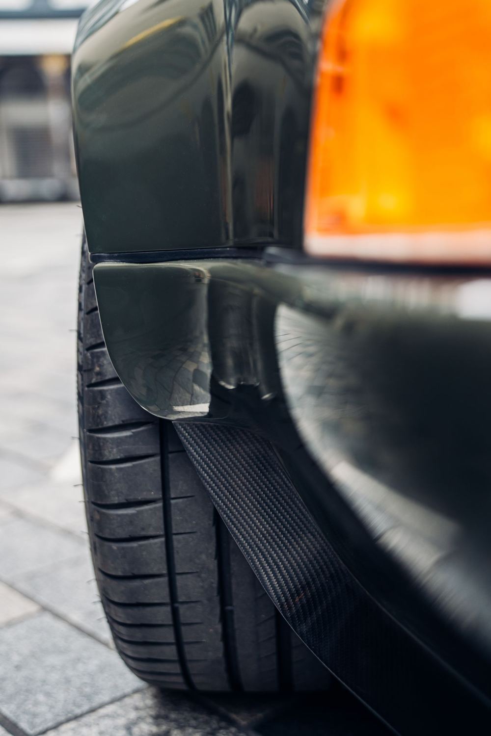 Dark Green Coupé, a Porsche 911 (964) reimagined by Theon Design, photograph 23