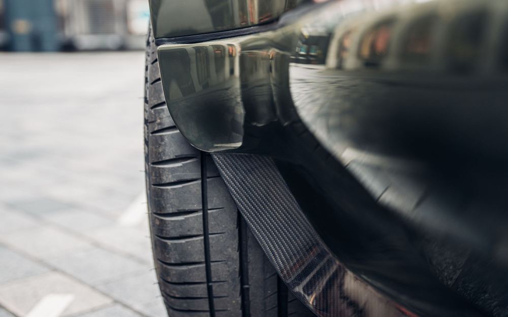 Dark Green Coupé, a Porsche 911 (964) reimagined by Theon Design, photograph 24