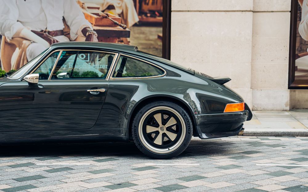 Dark Green Coupé, a Porsche 911 (964) reimagined by Theon Design, photograph 26