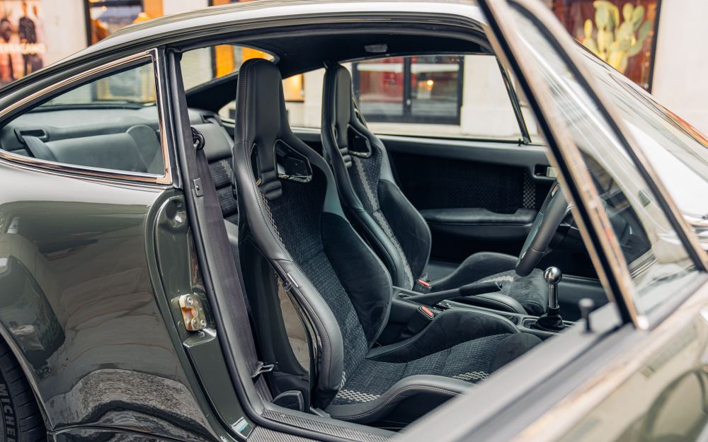 Dark Green Coupé, a Porsche 911 (964) reimagined by Theon Design, photograph 33