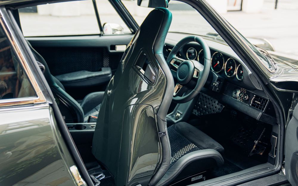 Dark Green Coupé, a Porsche 911 (964) reimagined by Theon Design, photograph 36