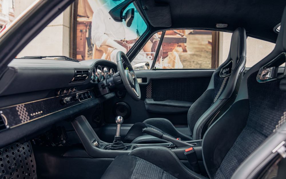 Dark Green Coupé, a Porsche 911 (964) reimagined by Theon Design, photograph 39
