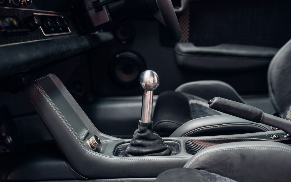 Dark Green Coupé, a Porsche 911 (964) reimagined by Theon Design, photograph 40