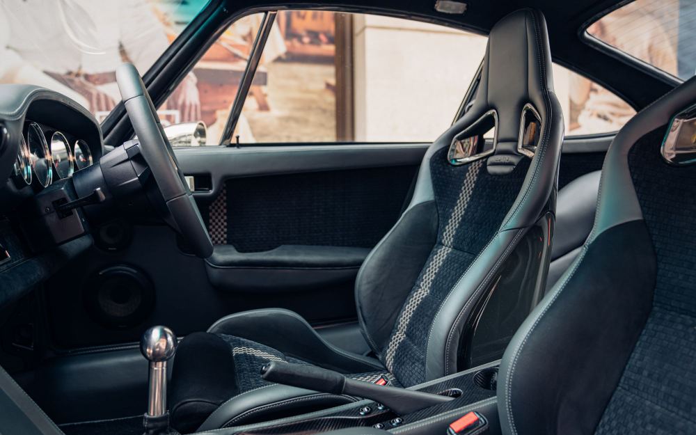 Dark Green Coupé, a Porsche 911 (964) reimagined by Theon Design, photograph 41