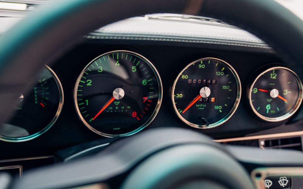 Dark Green Coupé, a Porsche 911 (964) reimagined by Theon Design, photograph 43