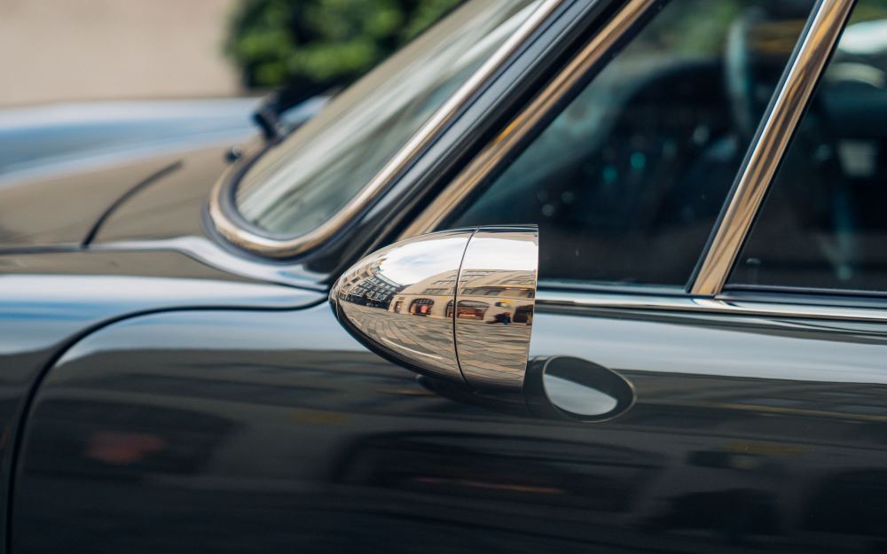 Dark Green Coupé, a Porsche 911 (964) reimagined by Theon Design, photograph 51