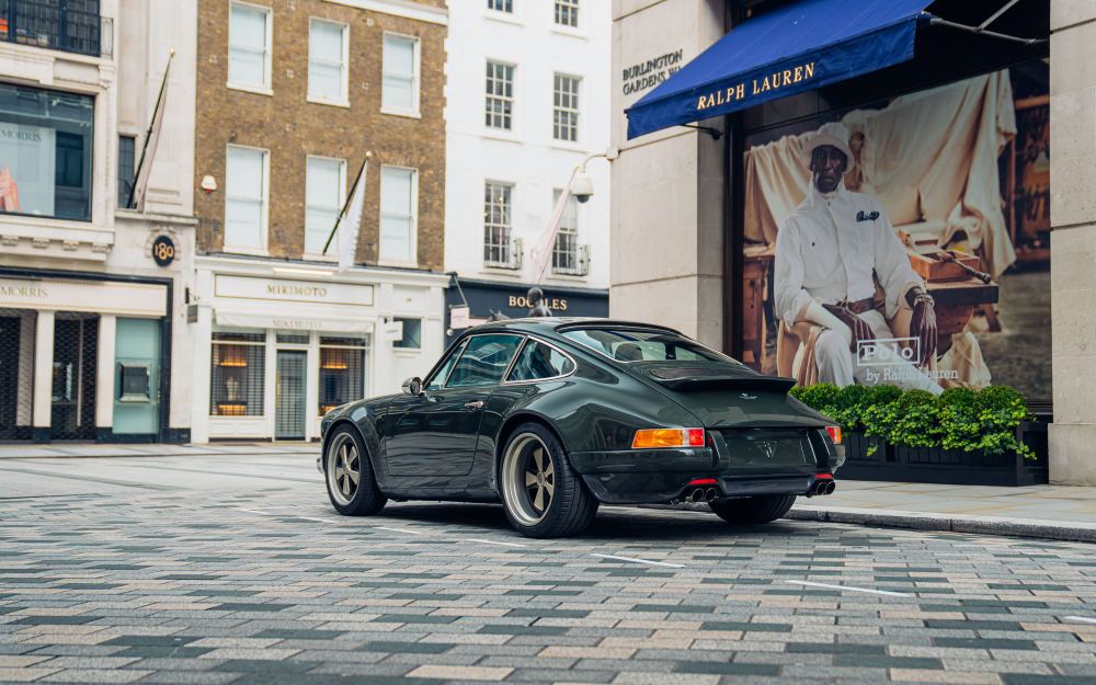 Dark Green Coupé, a Porsche 911 (964) reimagined by Theon Design, photograph 52