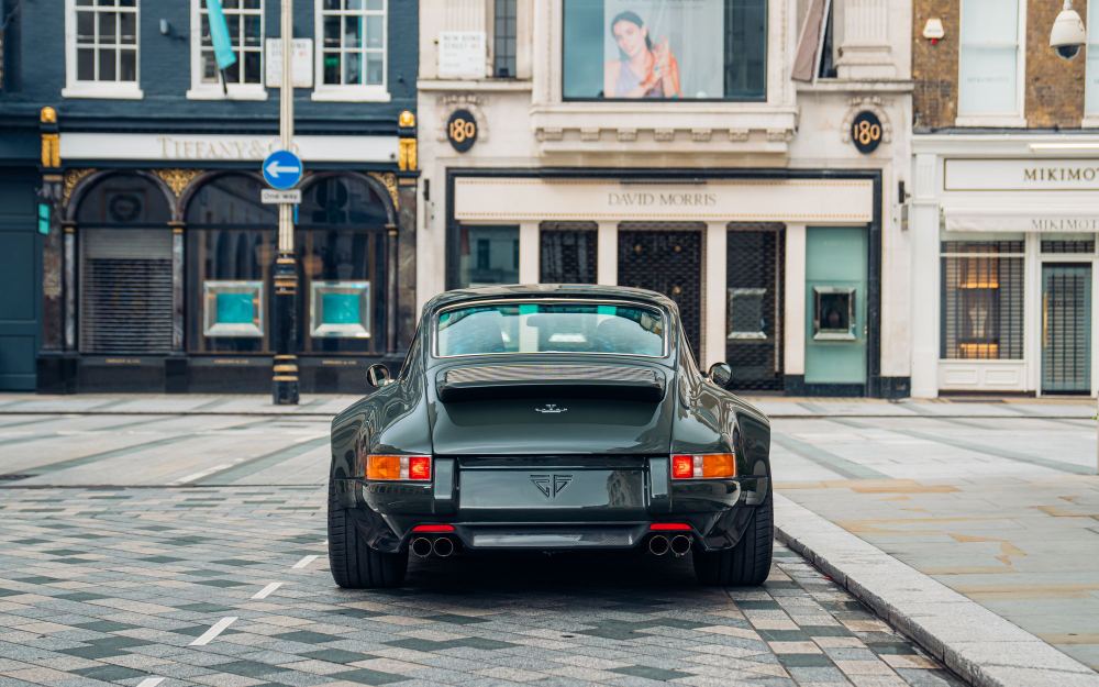 Dark Green Coupé, a Porsche 911 (964) reimagined by Theon Design, photograph 53