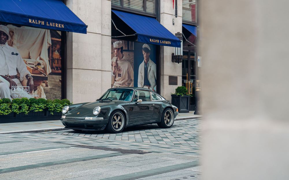 Dark Green Coupé, a Porsche 911 (964) reimagined by Theon Design, photograph 56