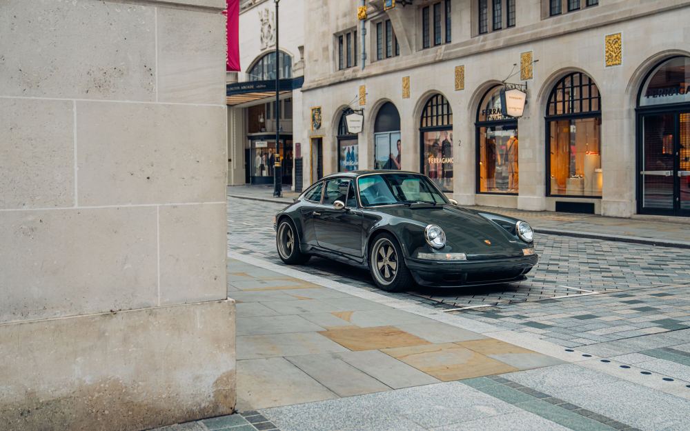 Dark Green Coupé, a Porsche 911 (964) reimagined by Theon Design, photograph 57