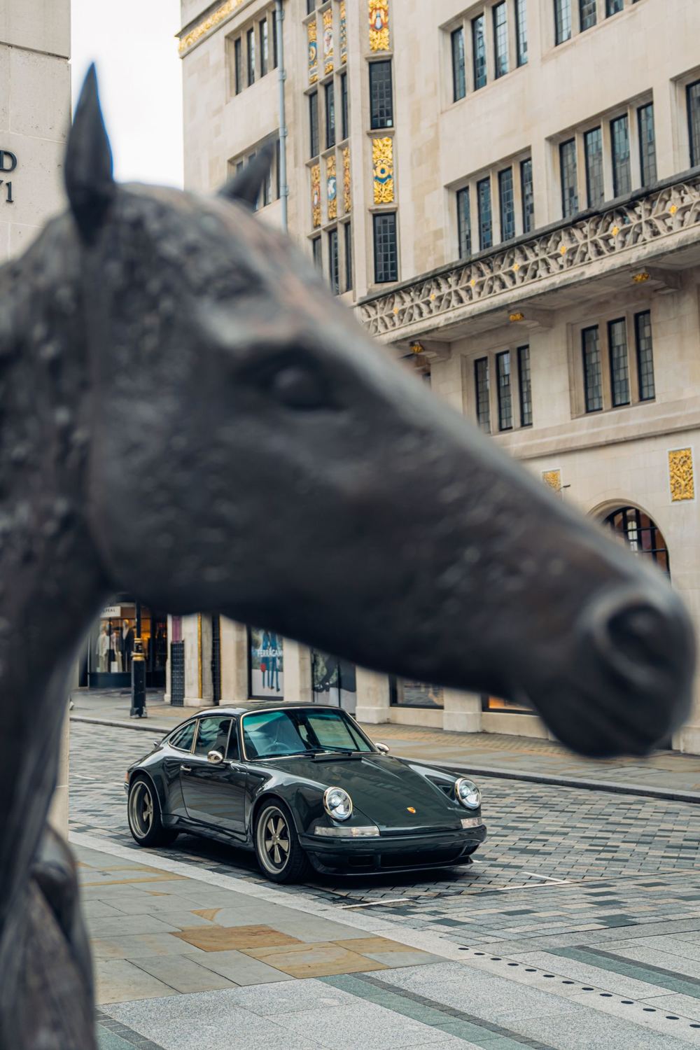 Dark Green Coupé, a Porsche 911 (964) reimagined by Theon Design, photograph 59