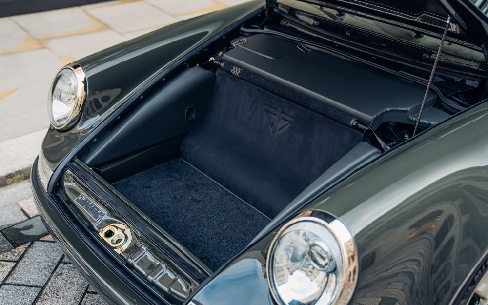 Dark Green Coupé, a Porsche 911 (964) reimagined by Theon Design, photograph 61