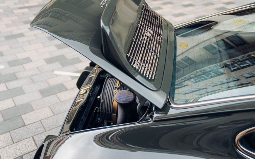 Dark Green Coupé, a Porsche 911 (964) reimagined by Theon Design, photograph 64