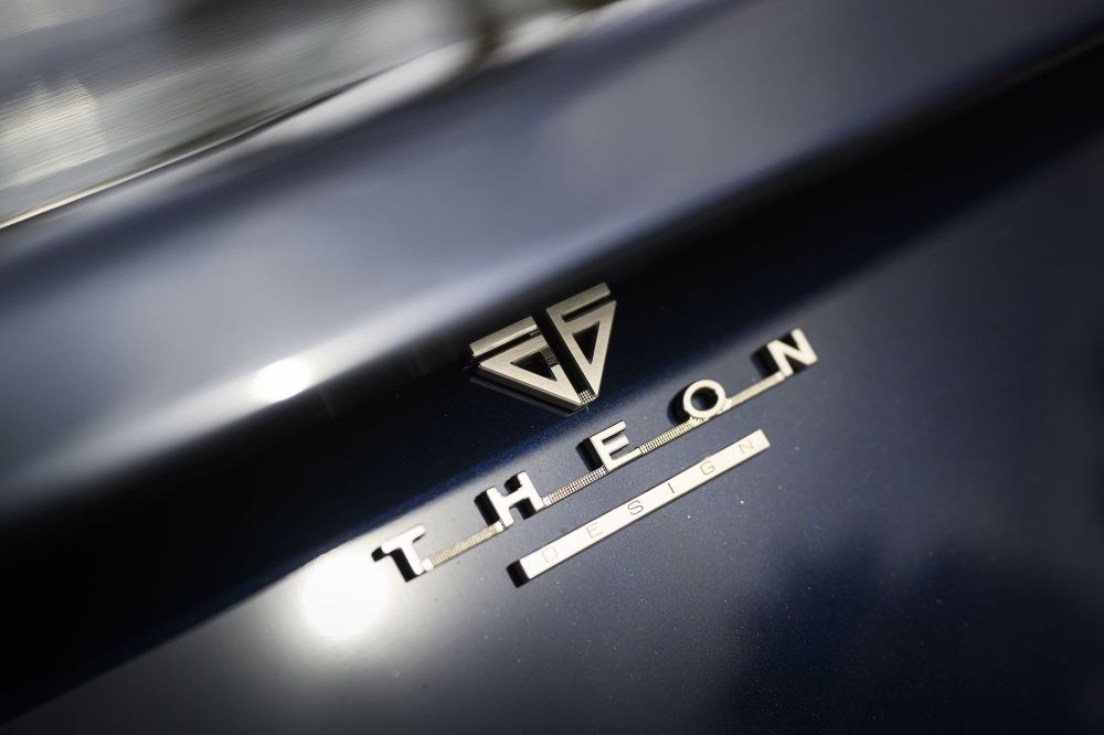Midnight Blue Coupé, a Porsche 911 (964) reimagined by Theon Design, photograph 36