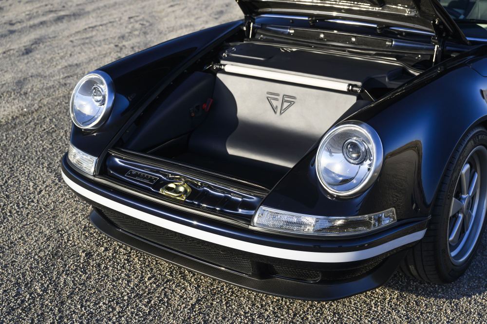 Midnight Blue Coupé, a Porsche 911 (964) reimagined by Theon Design, photograph 68