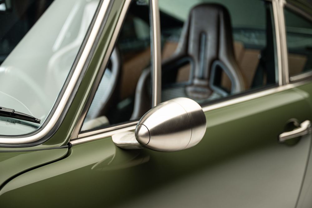 Olive Green Coupé, a Porsche 911 (964) reimagined by Theon Design, photograph 3