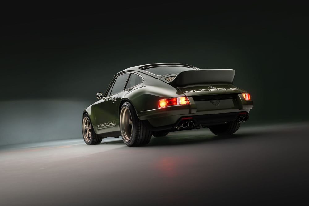 Olive Green Coupé, a Porsche 911 (964) reimagined by Theon Design, photograph 4