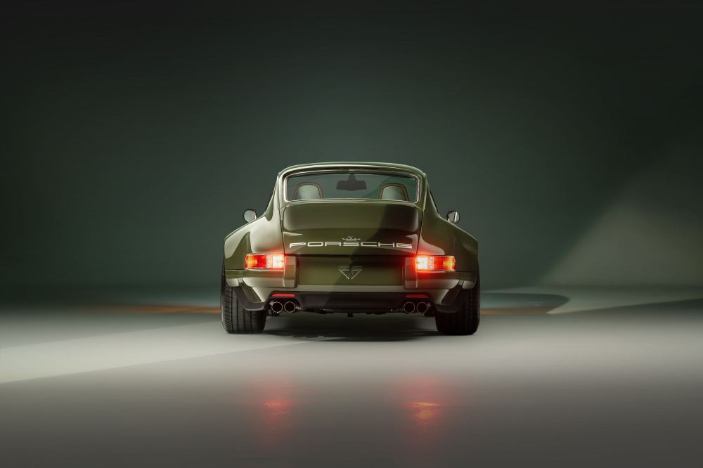 Olive Green Coupé, a Porsche 911 (964) reimagined by Theon Design, photograph 6