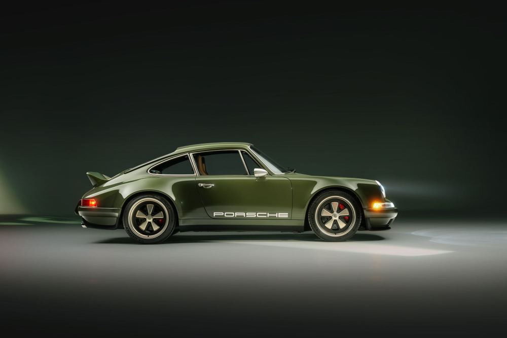 Olive Green Coupé, a Porsche 911 (964) reimagined by Theon Design, photograph 7