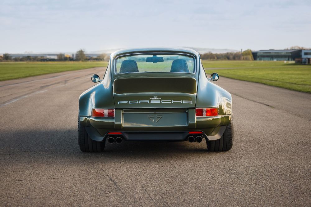 Olive Green Coupé, a Porsche 911 (964) reimagined by Theon Design, photograph 8