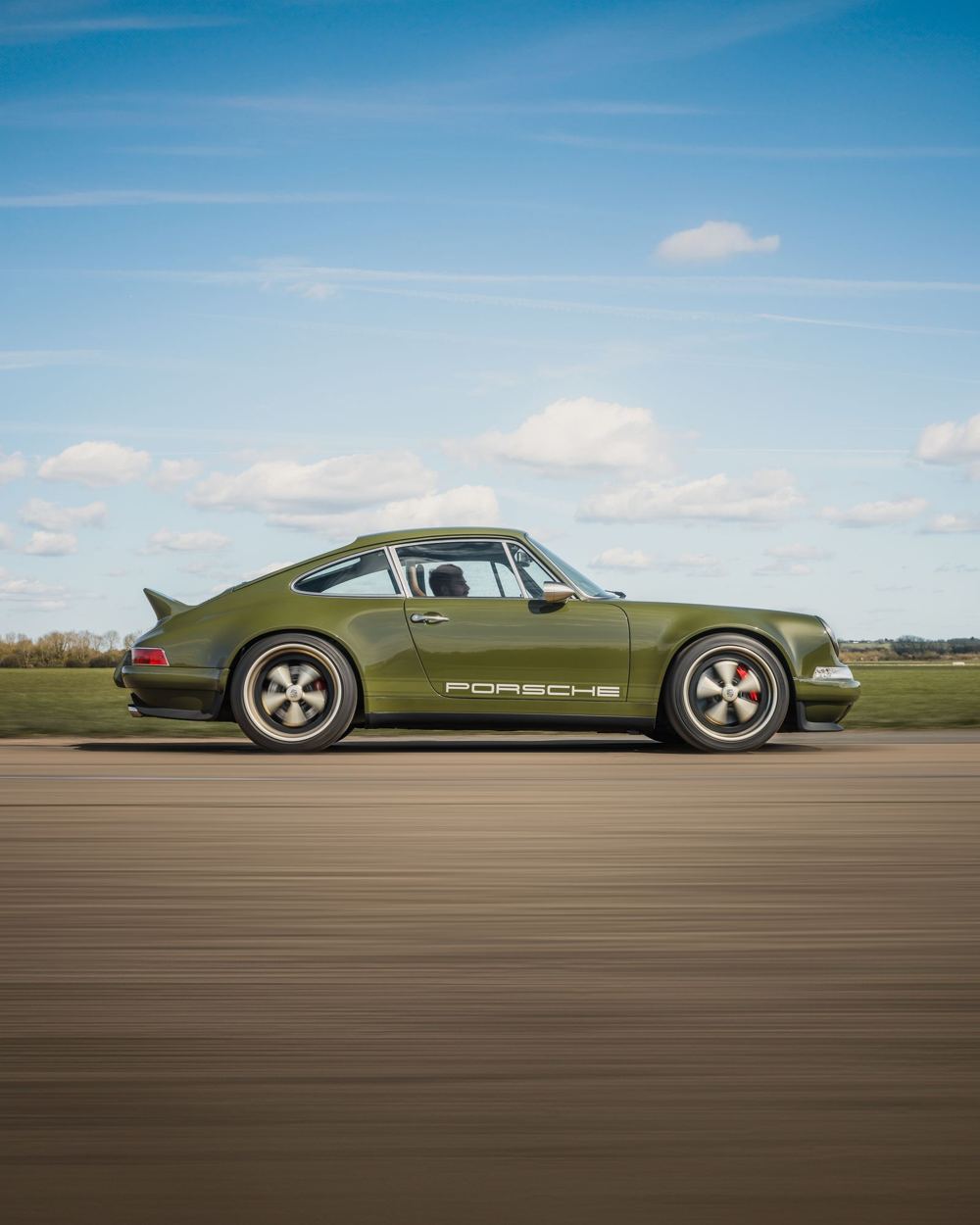 Olive Green Coupé, a Porsche 911 (964) reimagined by Theon Design, photograph 9