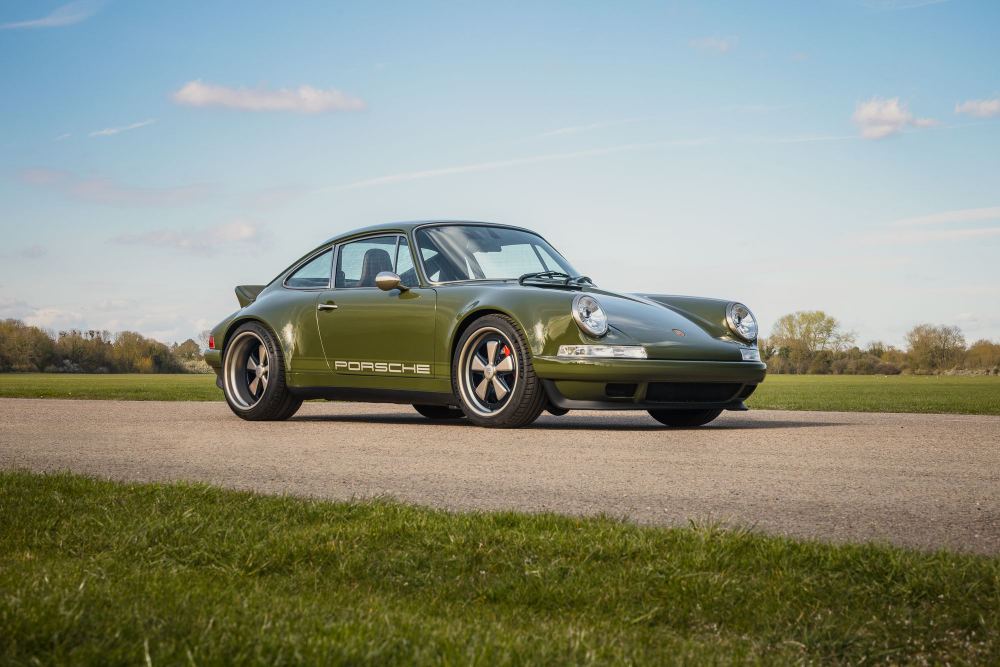 Olive Green Coupé, a Porsche 911 (964) reimagined by Theon Design, photograph 12