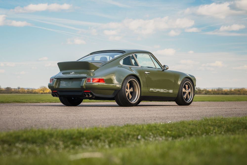 Olive Green Coupé, a Porsche 911 (964) reimagined by Theon Design, photograph 13