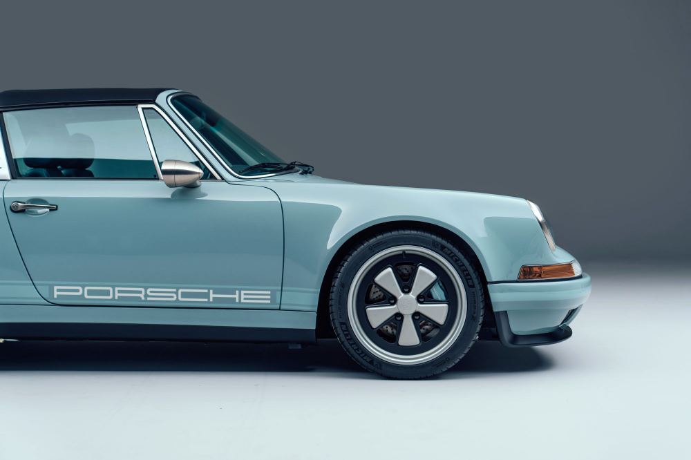 Pale Blue Targa, a Porsche 911 (964) reimagined by Theon Design, photograph 3