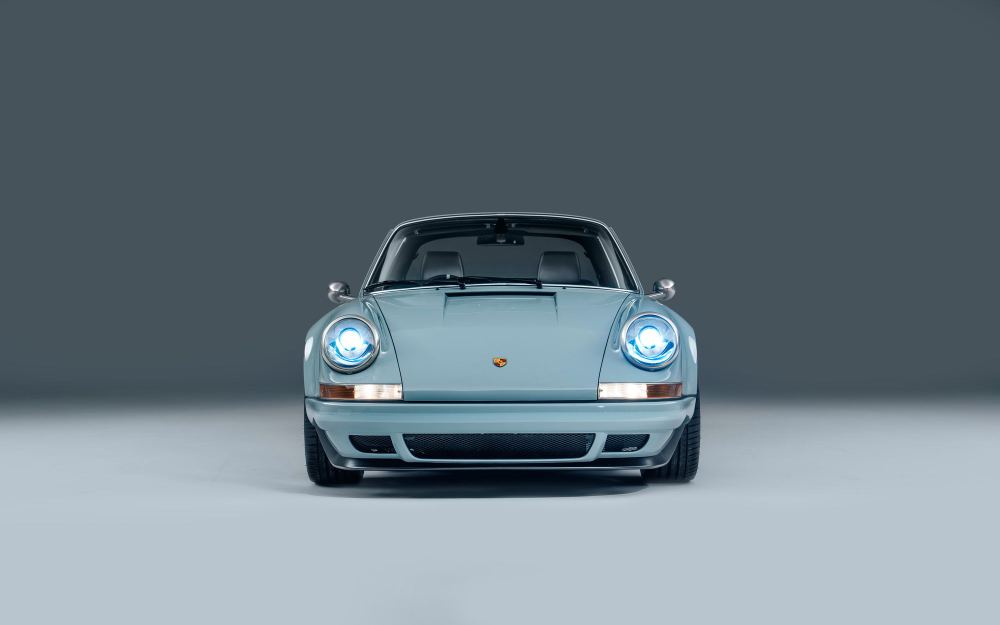 Pale Blue Targa, a Porsche 911 (964) reimagined by Theon Design, photograph 7