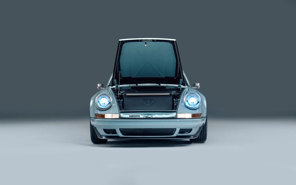 Pale Blue Targa, a Porsche 911 (964) reimagined by Theon Design, photograph 8