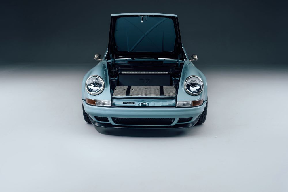 Pale Blue Targa, a Porsche 911 (964) reimagined by Theon Design, photograph 10