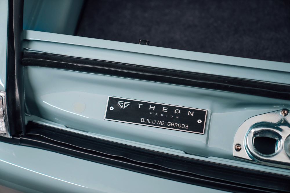 Pale Blue Targa, a Porsche 911 (964) reimagined by Theon Design, photograph 11
