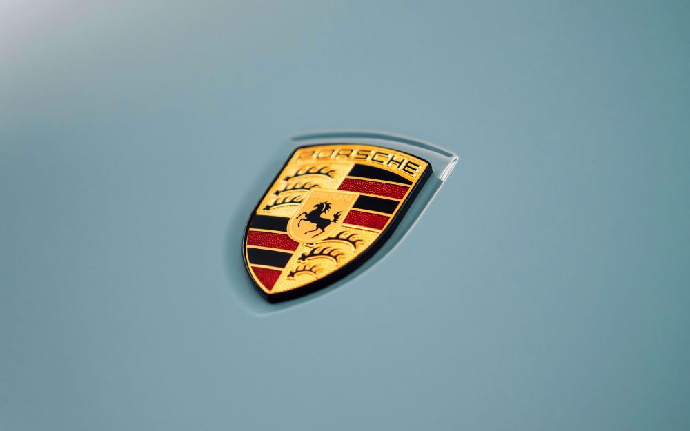 Pale Blue Targa, a Porsche 911 (964) reimagined by Theon Design, photograph 14
