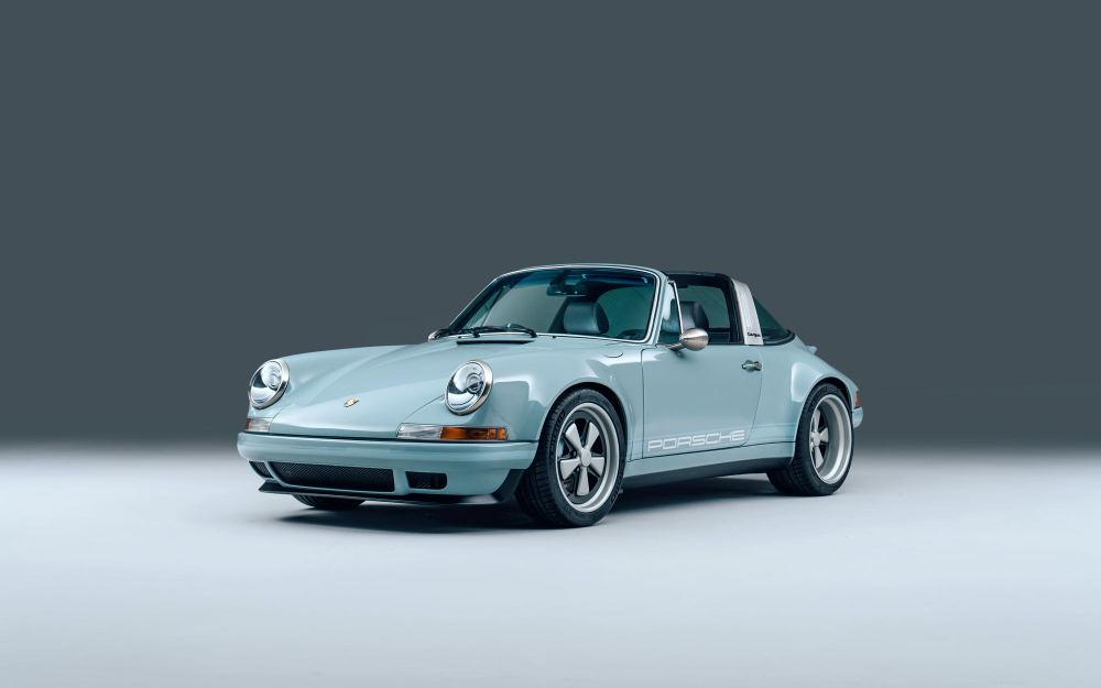 Pale Blue Targa, a Porsche 911 (964) reimagined by Theon Design, photograph 15